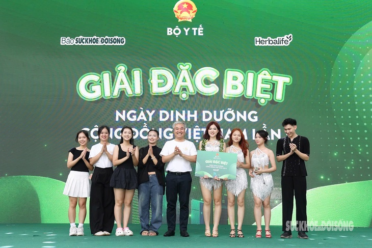 Khoảnh khắc trao giải Ngày Dinh dưỡng cộng đồng Việt Nam lần 5- Ảnh 1. Khoảnh khắc trao giải Ngày Dinh dưỡng cộng đồng Việt Nam lần 5- Ảnh 1.