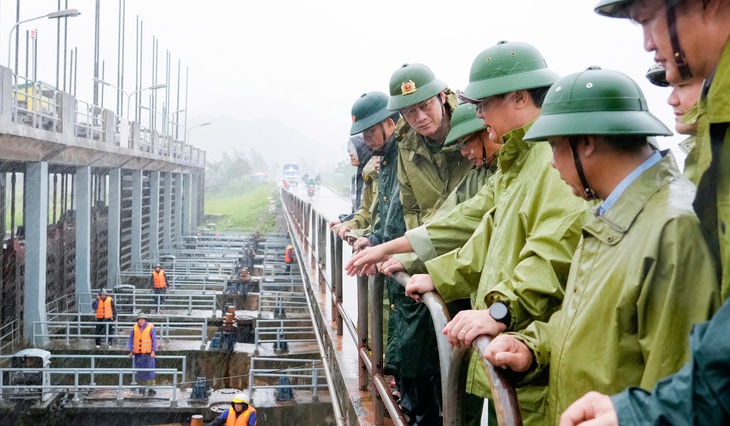 Nghệ An sơ tán khẩn hàng ngàn dân trước bão số 10- Ảnh 1.
