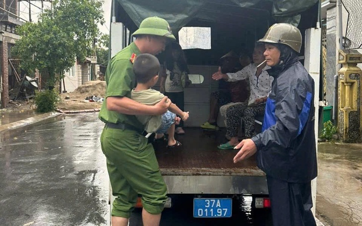 Nghệ An sơ tán khẩn hàng ngàn dân trước bão số 10