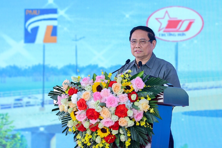 Thủ tướng: Cầu Phong Châu là nhịp cầu nối liền và gắn kết giữa nhân dân với Đảng, Nhà nước- Ảnh 3. Thủ tướng: Cầu Phong Châu là nhịp cầu nối liền và gắn kết giữa nhân dân với Đảng, Nhà nước- Ảnh 3.