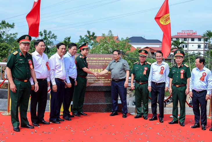 Thủ tướng: Cầu Phong Châu là nhịp cầu nối liền và gắn kết giữa nhân dân với Đảng, Nhà nước- Ảnh 2. Thủ tướng: Cầu Phong Châu là nhịp cầu nối liền và gắn kết giữa nhân dân với Đảng, Nhà nước- Ảnh 2.