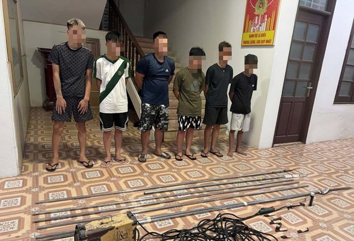 Công an Hải Phòng điều tra nhóm thanh niên mang hung khí hỗn chiến- Ảnh 1. Công an Hải Phòng điều tra nhóm thanh niên mang hung khí hỗn chiến- Ảnh 1.