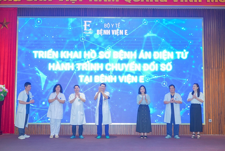 Bệnh viện E triển khai bệnh án điện tử, tăng sự hài lòng của người bệnh- Ảnh 2.