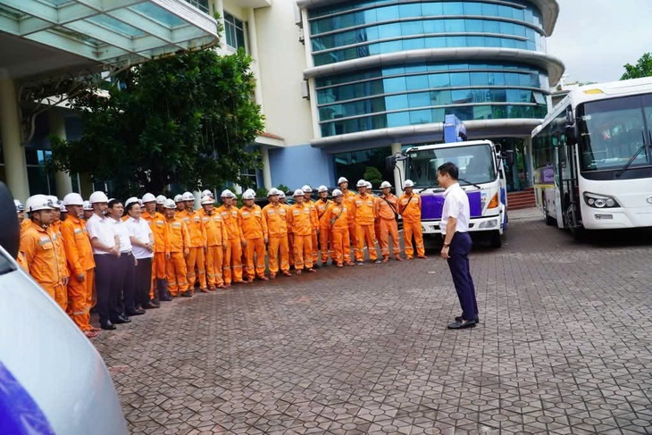 Quảng Ninh cử 65 cán bộ, công nhân điện lực chi viện Nghệ An khắc phục hậu quả bão số 10- Ảnh 1.
