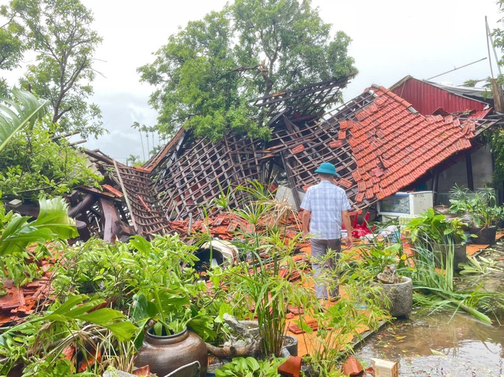 Lốc xoáy ở Hải Phòng, nhiều người bị thương, hàng trăm ngôi nhà, công trình bị tốc mái- Ảnh 1.