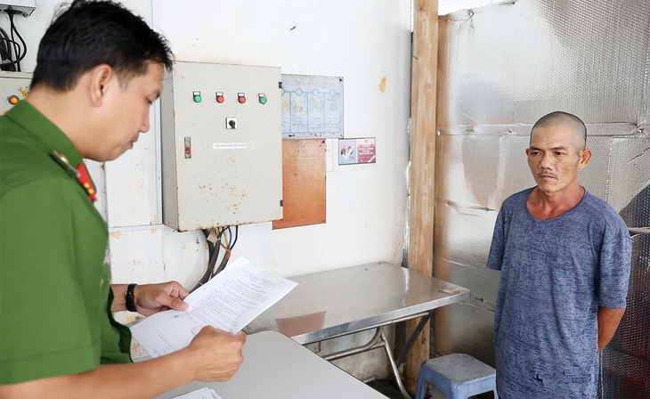 Chỉ vì mâu thuẫn nhỏ, người đàn ông chém nhân viên quán chè trọng thương - Ảnh 1. Chỉ vì mâu thuẫn nhỏ, người đàn ông chém nhân viên quán chè trọng thương - Ảnh 1.