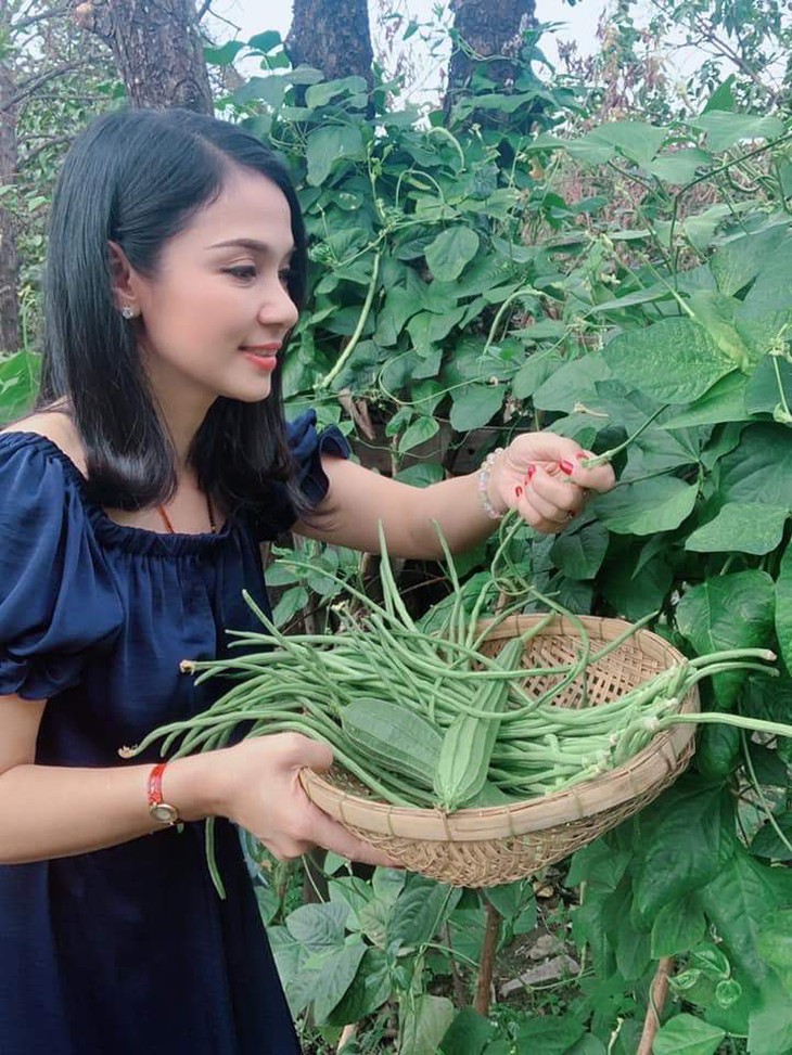 Việt Trinh ăn chay trường hơn 10 năm, tuổi U60 sống bình yên với nhan sắc khiến người hâm mộ ngỡ ngàng- Ảnh 9. Việt Trinh ăn chay trường hơn 10 năm, tuổi U60 sống bình yên với nhan sắc khiến người hâm mộ ngỡ ngàng- Ảnh 9.