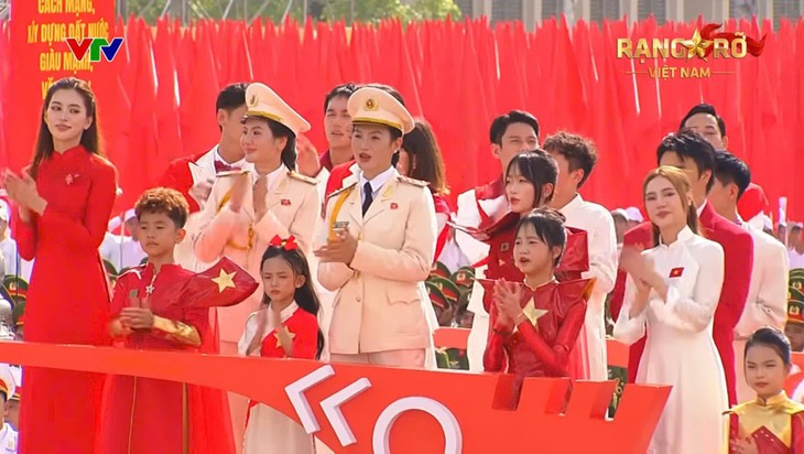 Hành trình đầy tự hào của bé gái nhỏ tuổi nhất tham gia biểu diễn kỷ niệm 80 năm Quốc khánh- Ảnh 1.