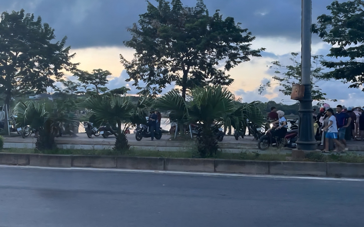 Hai cháu bé đuối nước thương tâm khi ra chơi ở hồ sinh thái