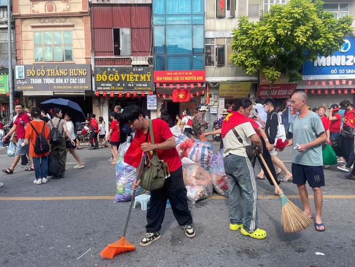 Những 'người hùng thầm lặng' trong sự kiện A80- Ảnh 6.