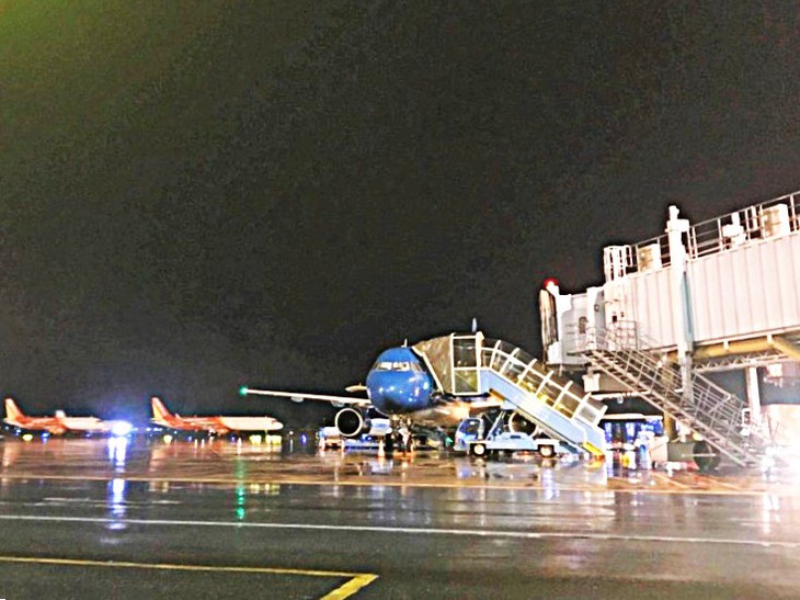 Sau bão số 10, các sân bay Đà Nẵng, Phú Bài, Đồng Hới và Thọ Xuân đã mở cửa trở lại. Tuy nhiên 1 số chuyến bay vẫn buộc phải đổi hướng hạ cánh. Sau bão số 10, các sân bay Đà Nẵng, Phú Bài, Đồng Hới và Thọ Xuân đã mở cửa trở lại. Tuy nhiên 1 số chuyến bay vẫn buộc phải đổi hướng hạ cánh.