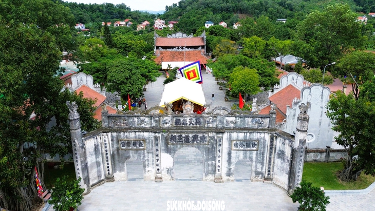 Hàng vạn du khách đổ về di tích Côn Sơn - Kiếp Bạc trước ngày khai hội- Ảnh 3. Hàng vạn du khách đổ về di tích Côn Sơn - Kiếp Bạc trước ngày khai hội- Ảnh 3.