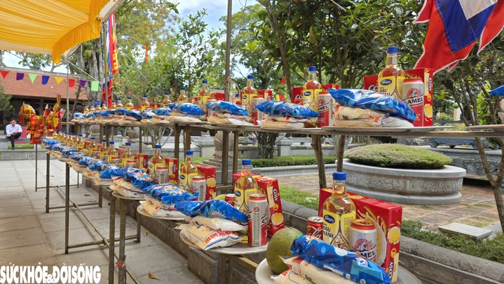 Hàng vạn du khách đổ về di tích Côn Sơn - Kiếp Bạc trước ngày khai hội- Ảnh 5. Hàng vạn du khách đổ về di tích Côn Sơn - Kiếp Bạc trước ngày khai hội- Ảnh 5.