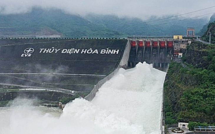 Đóng cửa xả lũ thủy điện Hòa Bình đảm bảo an toàn cho hạ du