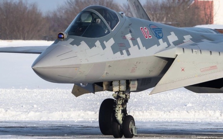 Bức ảnh hiếm hé lộ khoang vũ khí bí ẩn của Su-57 Nga- Ảnh 2.