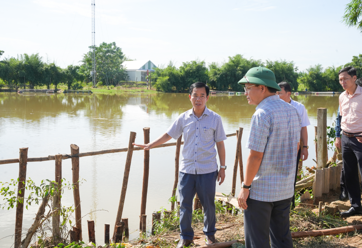 Sạt lở bờ sông ở Huế diễn biến phức tạp sau bão số 10- Ảnh 4.