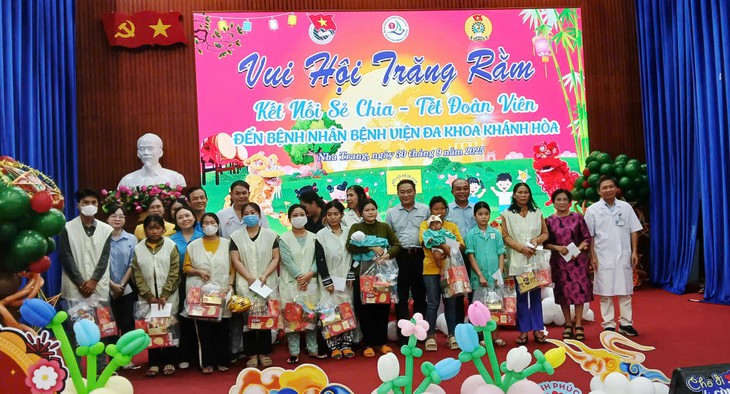 Trung thu đặc biệt ở Bệnh viện Đa khoa Khánh Hòa- Ảnh 2.