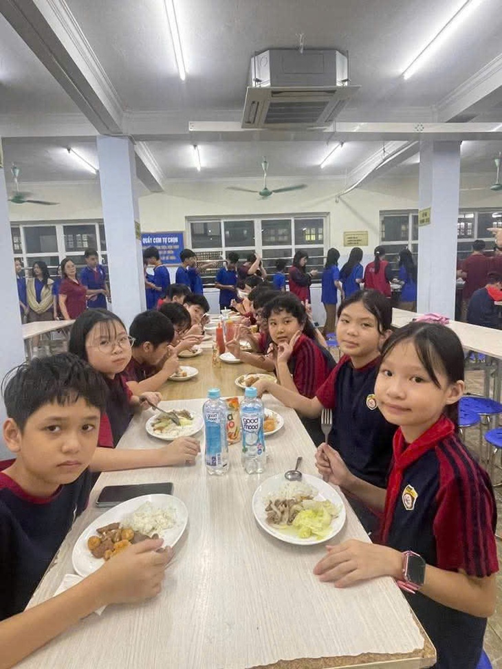Học sinh toàn thành phố Hà Nội nghỉ học ngày 1/10 do mưa ngập- Ảnh 1. Học sinh toàn thành phố Hà Nội nghỉ học ngày 1/10 do mưa ngập- Ảnh 1.