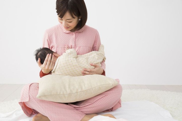 Ưu tiên nuôi con bằng sữa mẹ 2025: Xây dựng hệ thống hỗ trợ vững chắc cho tương lai trẻ thơ- Ảnh 1. Ưu tiên nuôi con bằng sữa mẹ 2025: Xây dựng hệ thống hỗ trợ vững chắc cho tương lai trẻ thơ- Ảnh 1.