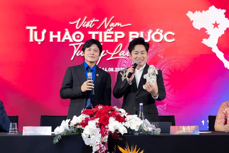 Nhạc sĩ Nguyễn Văn Chung sở hữu ca khúc tỷ view vẫn trăn trở một điều- Ảnh 1. Nhạc sĩ Nguyễn Văn Chung sở hữu ca khúc tỷ view vẫn trăn trở một điều- Ảnh 1.