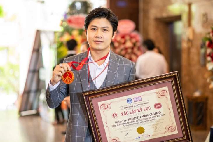 Nhạc sĩ Nguyễn Văn Chung sở hữu ca khúc tỷ view vẫn trăn trở một điều- Ảnh 2. Nhạc sĩ Nguyễn Văn Chung sở hữu ca khúc tỷ view vẫn trăn trở một điều- Ảnh 2.