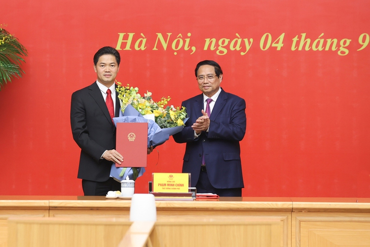 Thủ tướng Phạm Minh Chính trao quyết định bổ nhiệm lãnh đạo 8 bộ, cơ quan- Ảnh 4. Thủ tướng Phạm Minh Chính trao quyết định bổ nhiệm lãnh đạo 8 bộ, cơ quan- Ảnh 4.