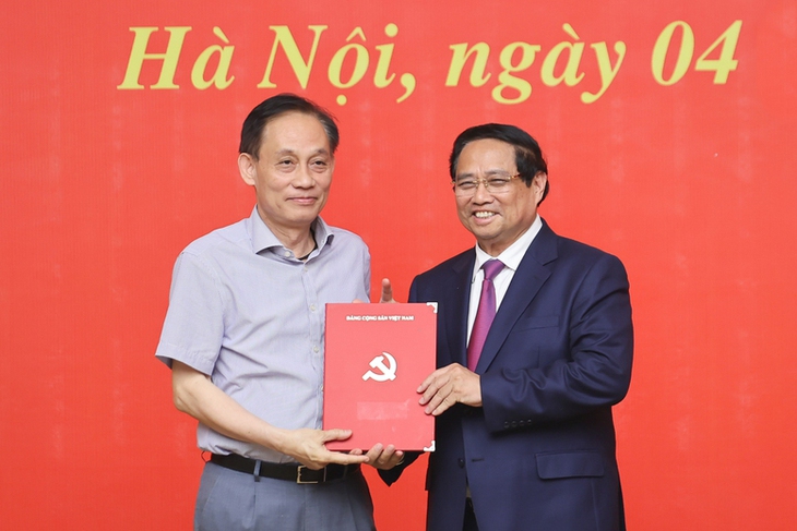 Thủ tướng Phạm Minh Chính trao quyết định bổ nhiệm lãnh đạo 8 bộ, cơ quan- Ảnh 2. Thủ tướng Phạm Minh Chính trao quyết định bổ nhiệm lãnh đạo 8 bộ, cơ quan- Ảnh 2.