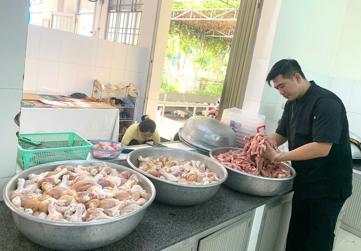 Ấm lòng bệnh nhân nghèo bởi lòng nhân ái- Ảnh 2.
