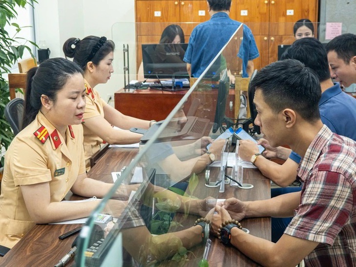 Giảm 30% phí, lệ phí đăng ký xe, thí điểm chuyển quyền sở hữu xe không cần công chứng, chứng thực- Ảnh 1.