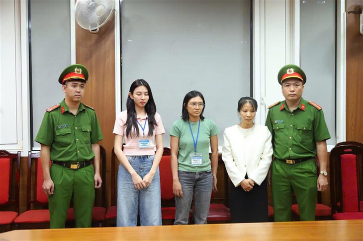 Đề nghị truy tố Hoa hậu Thùy Tiên, Quang Linh Vlogs và 3 bị can về tội lừa dối khách hàng- Ảnh 1. Đề nghị truy tố Hoa hậu Thùy Tiên, Quang Linh Vlogs và 3 bị can về tội lừa dối khách hàng- Ảnh 1.