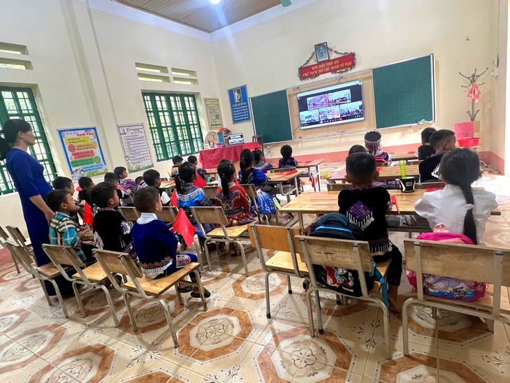 Ngày khai giảng đặc biệt của cô và trò tại điểm trường vùng cao- Ảnh 1.
