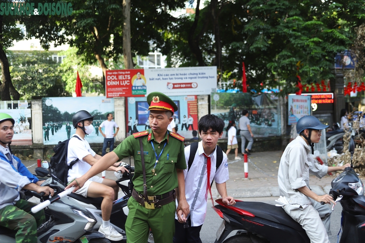 Hà Nội bảo đảm an toàn cho hơn 2 triệu học sinh đến trường ngày khai giảng- Ảnh 5. Hà Nội bảo đảm an toàn cho hơn 2 triệu học sinh đến trường ngày khai giảng- Ảnh 5.