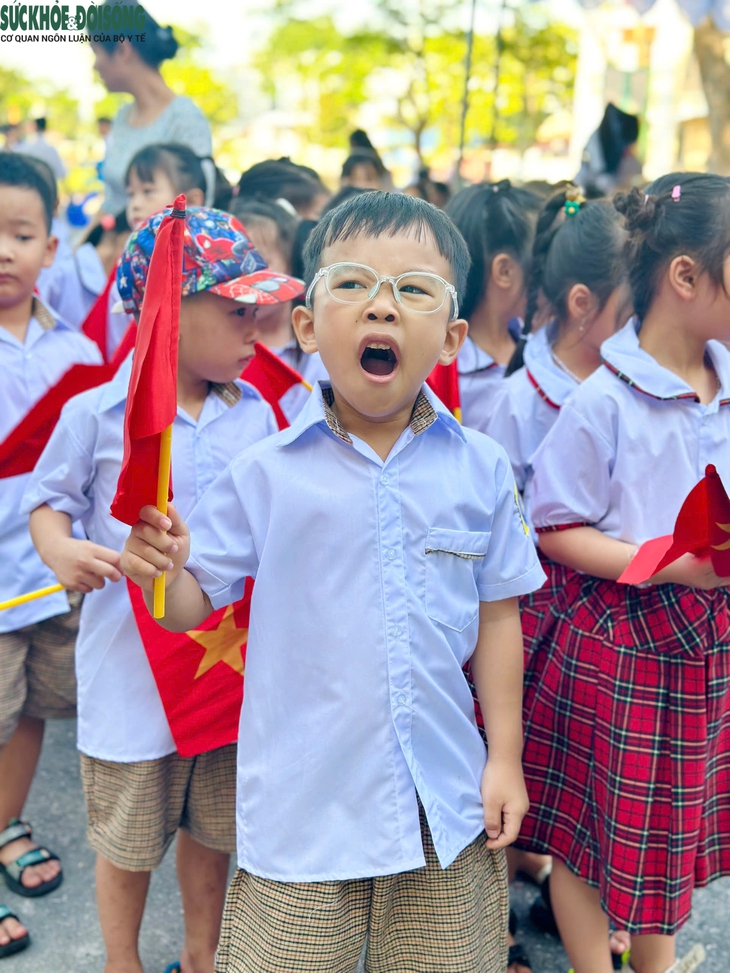 Những khoảnh khắc đáng yêu của học sinh lớp 1 trong ngày khai giảng- Ảnh 8.