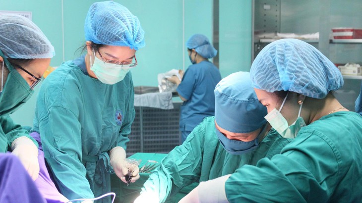 Làm đẹp vùng kín, cô gái 22 tuổi bị xuất huyết phải cấp cứu trong đêm- Ảnh 1. Làm đẹp vùng kín, cô gái 22 tuổi bị xuất huyết phải cấp cứu trong đêm- Ảnh 1.
