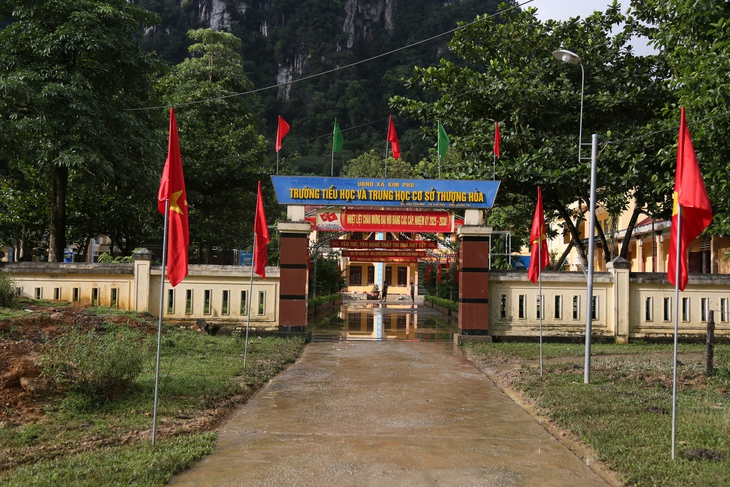 Cô, trò ở vùng biên giới, hải đảo Quảng Trị vào năm học mới- Ảnh 2.