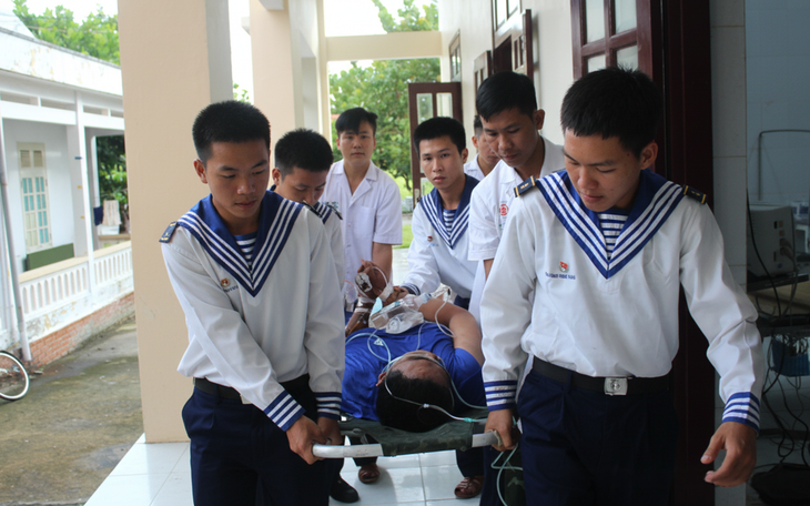 Một người hôn mê sau khi lặn sâu hơn 40m