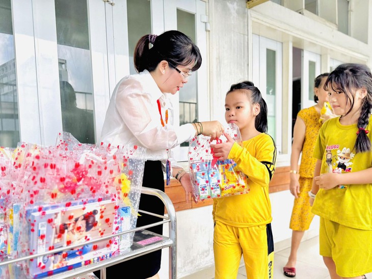 Ngày khai giảng đặc biệt của những bệnh nhi tại TP Hồ Chí Minh- Ảnh 6. Ngày khai giảng đặc biệt của những bệnh nhi tại TP Hồ Chí Minh- Ảnh 6.
