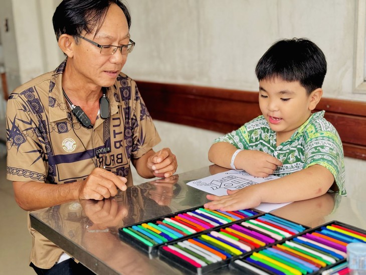 Ngày khai giảng đặc biệt của những bệnh nhi tại TP Hồ Chí Minh- Ảnh 3. Ngày khai giảng đặc biệt của những bệnh nhi tại TP Hồ Chí Minh- Ảnh 3.