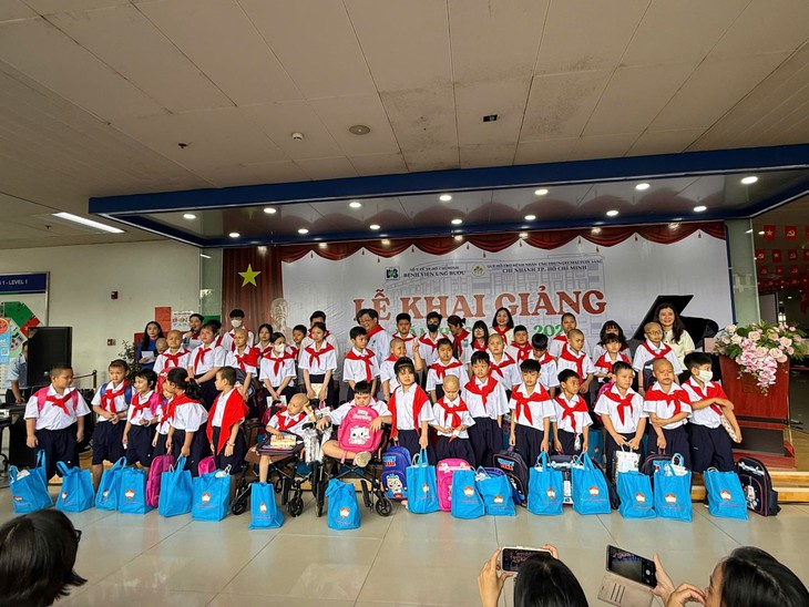 Ngày khai giảng đặc biệt của những bệnh nhi tại TP Hồ Chí Minh- Ảnh 5. Ngày khai giảng đặc biệt của những bệnh nhi tại TP Hồ Chí Minh- Ảnh 5.