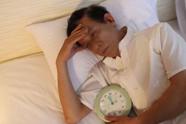 Vì sao thức khuya khiến người già dễ đổ bệnh?- Ảnh 1. Vì sao thức khuya khiến người già dễ đổ bệnh?- Ảnh 1.