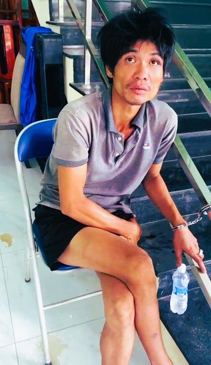 Thượng úy công an bị thương khi khống chế đối tượng 'ngáo đá'- Ảnh 1.