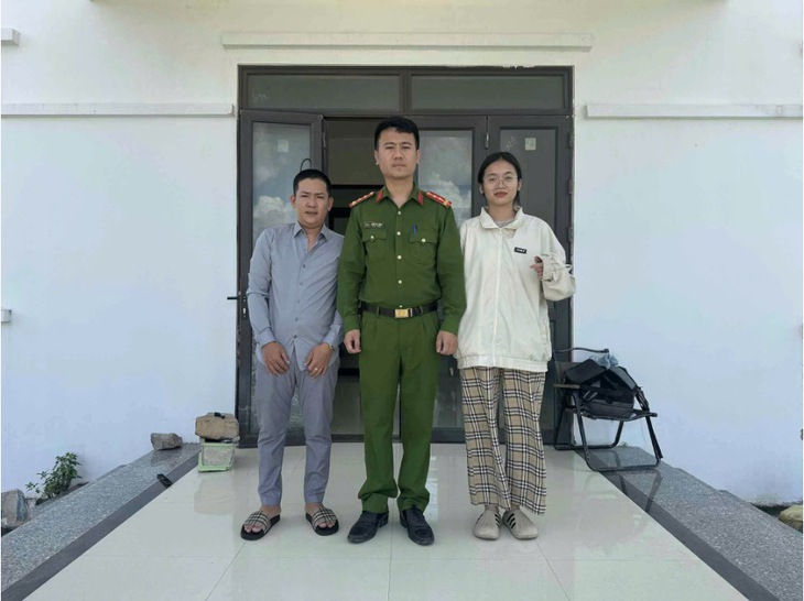 Bất ngờ nhận gần 100 triệu đồng từ tài khoản lạ, cô gái vội báo công an- Ảnh 1. Bất ngờ nhận gần 100 triệu đồng từ tài khoản lạ, cô gái vội báo công an- Ảnh 1.