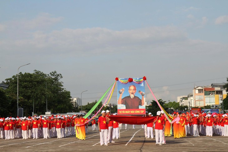 Việt Nam bước vào già hoá dân số, chăm sóc sức khoẻ người cao tuổi là yêu cầu cấp thiết- Ảnh 1.
