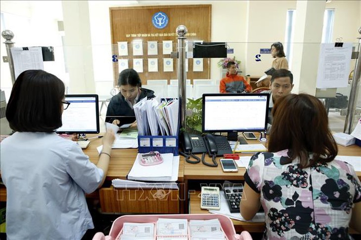 Hướng dẫn trình tự, thủ tục hưởng trợ cấp ốm đau khi tham gia BHXH- Ảnh 1.