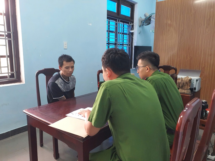 Bắt quản trị Fanpage 'Tin Việt - Cam' đăng tin bịa đặt, chiếm đoạt tài sản- Ảnh 1.