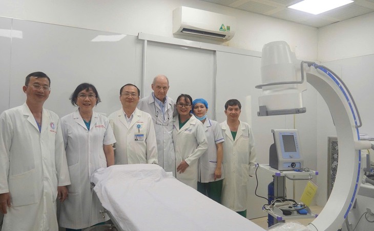 Đau lưng 10 năm, bệnh nhân 'nhẹ nhõm' nhờ kỹ thuật lần đầu được áp dụng ở miền Tây- Ảnh 1.