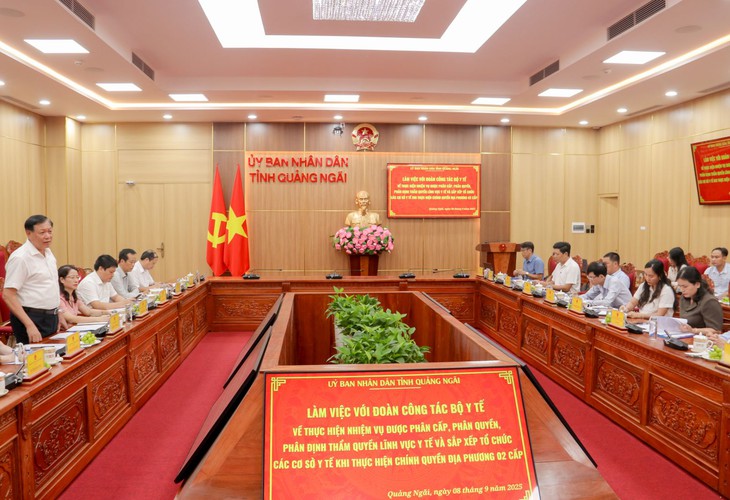 Thứ trưởng Đỗ Xuân Tuyên làm việc về sắp xếp, tổ chức cơ sở y tế khi thực hiện chính quyền địa phương 2 cấp tại Quảng Ngãi
- Ảnh 1. Thứ trưởng Đỗ Xuân Tuyên làm việc về sắp xếp, tổ chức cơ sở y tế khi thực hiện chính quyền địa phương 2 cấp tại Quảng Ngãi
- Ảnh 1.