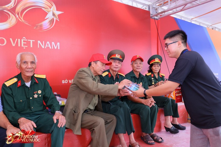Những hình ảnh đẹp tại trạm khách A80 Tự Hào Việt Nam - Dấu ấn ấm áp trong ngày Quốc khánh- Ảnh 3.
