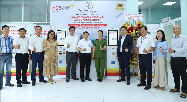 Viện Pasteur TPHCM khai trương khu đăng ký khám bệnh bằng CCCD gắn chip/VNeID- Ảnh 1.