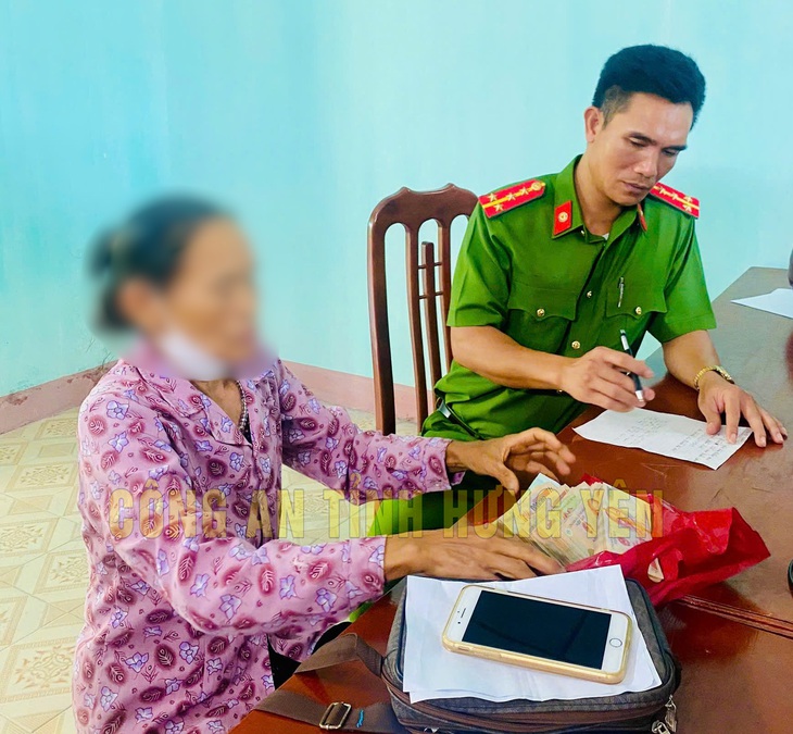 Hi hữu người phụ nữ mang 120 triệu đến công an xã nhờ chuyển cho 'công an rởm'- Ảnh 1.